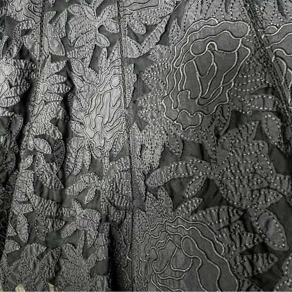Peter Nygard Black Lace Overlay Embroidered Applique Satin Skirt Size 10 EUC - Picture 7 of 14